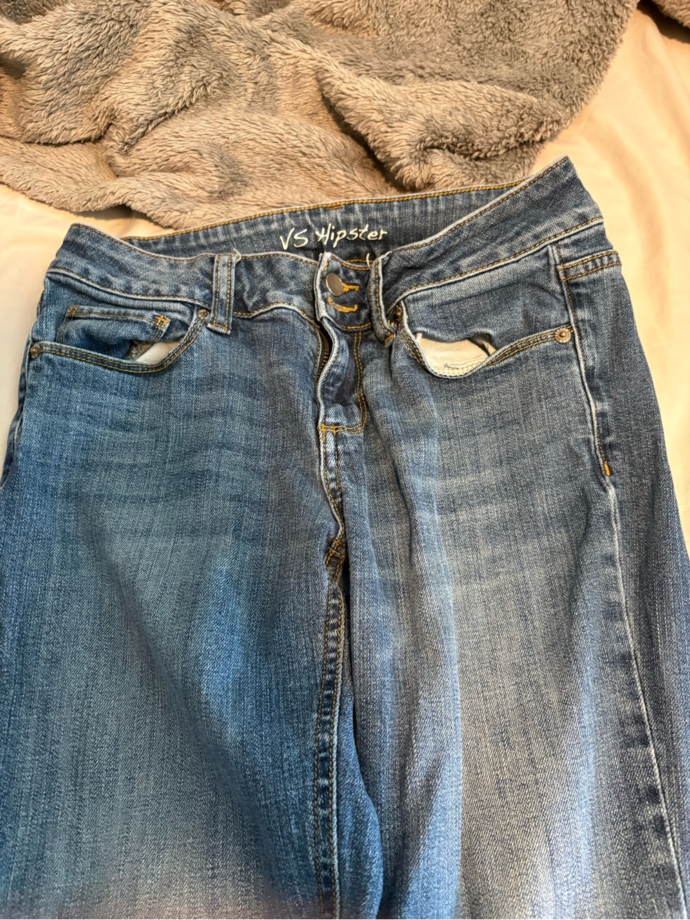 Low-Rise Women's Jeans in Medium Blue Wash